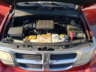 2007 Dodge Nitro SLT z VIN 1D8GU58KX7W569839, wystawiony jako Copart lot #53720705 z przebiegiem 175 746 mil mil oraz Czysty tytuł • Clean title. Historia ofert i sprzedaży dostępna na DreamBid. Obrazek 11.