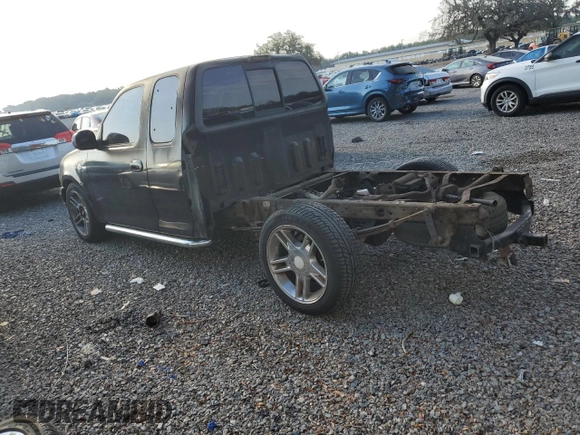 2000 Ford F-150 XL with VIN 2FTRX07L1YCA89598, listed as a Copart auction lot 55571645 with 235,923 mi miles and Salvage title. Bid and sale history available at DreamBid. Image 2.