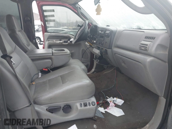 2005 Ford F-250 XL z VIN 1FTSW21515EC67798, wystawiony jako IAAI lot #41463473 z przebiegiem 221 075 mil mil oraz . Historia ofert i sprzedaży dostępna na DreamBid. Obrazek 5.