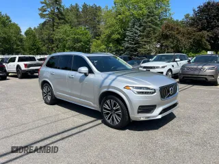 2021 Volvo XC90 Momentum z VIN YV4102CK7M1688329, wystawiony jako Copart lot #61495905 z przebiegiem 97 604 mil mil oraz Czysty tytuł • Clean title. Historia ofert i sprzedaży dostępna na DreamBid. Obrazek 2.