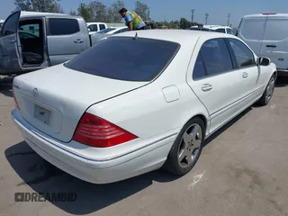 2004 Mercedes-Benz S 500 z VIN WDBNG75J54A418550, wystawiony jako IAAI lot #42444566 z przebiegiem 152 597 mil mil oraz . Historia ofert i sprzedaży dostępna na DreamBid. Obrazek 4.
