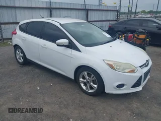2014 Ford Focus SE z VIN 1FADP3K29EL233545, wystawiony jako IAAI lot #42282582 z przebiegiem 300 237 mil mil oraz . Historia ofert i sprzedaży dostępna na DreamBid. Obrazek 1.