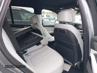 2024 BMW X5 xDrive40i z VIN 5UX23EU06R9S09659, wystawiony jako IAAI lot #41444238 z przebiegiem 26 923 mil mil oraz . Historia ofert i sprzedaży dostępna na DreamBid. Obrazek 8.