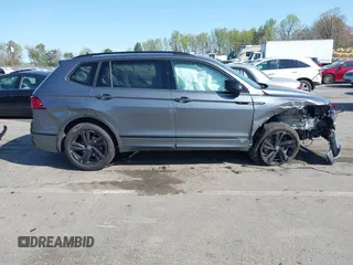 2024 Volkswagen Tiguan SE R-Line Black z VIN 3VV8B7AX0RM231879, wystawiony jako IAAI lot #41924255 z przebiegiem 1 098 mil mil oraz . Historia ofert i sprzedaży dostępna na DreamBid. Obrazek 14.