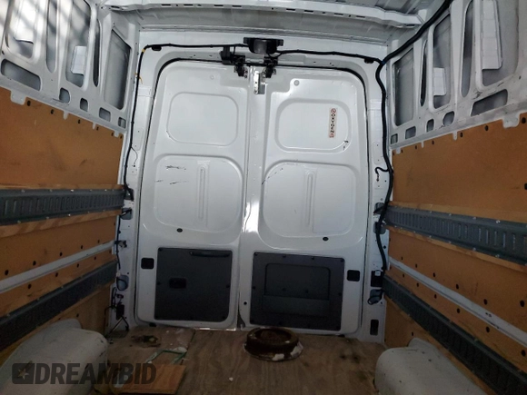 2019 Nissan NV Cargo SV z VIN 1N6AF0LY5KN804818, wystawiony jako Copart lot #46270265 z przebiegiem Nie podano mil oraz Szkody całkowita. Historia ofert i sprzedaży dostępna na DreamBid. Obrazek 10.