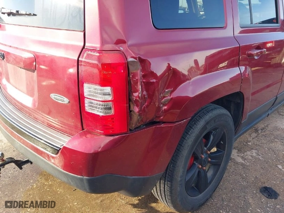 2015 Jeep Patriot Altitude Edition with VIN 1C4NJPBA2FD387587, listed as a IAAI auction lot 41303117 with 206,013 mi miles. Bid and sale history available at carsss.com. Image 12.