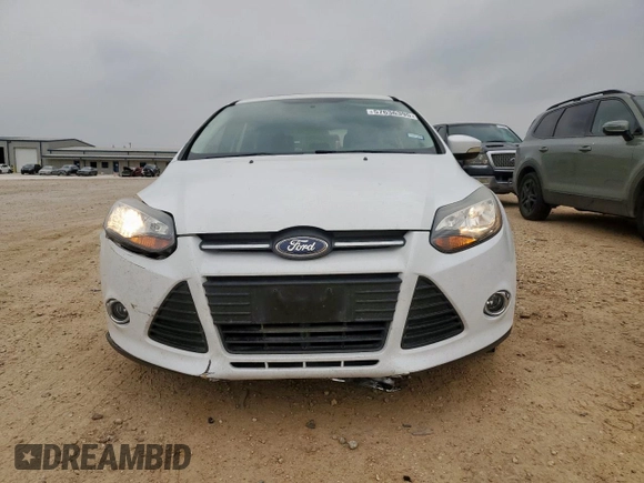 2014 Ford Focus SE z VIN 1FADP3K24EL187042, wystawiony jako Copart lot #57636395 z przebiegiem 105 918 mil mil oraz Szkoda całkowita • Salvage title. Historia ofert i sprzedaży dostępna na DreamBid. Obrazek 5.