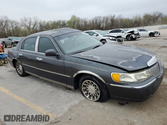 2001 Lincoln Town Car Signature with VIN 1LNHM82W11Y683915, listed as a Copart auction lot 50395865 with Not provided miles and Non repairable. Bid and sale history available at DreamBid. Image 4.