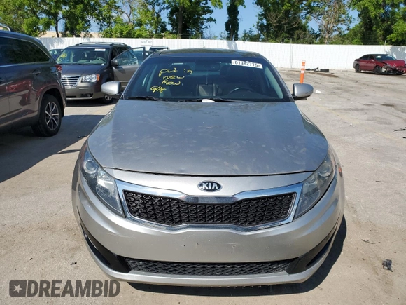 2012 Kia Optima SX z VIN 5XXGR4A64CG023279, wystawiony jako Copart lot #61482775 z przebiegiem 213 282 mil mil oraz Czysty tytuł • Clean title. Historia ofert i sprzedaży dostępna na DreamBid. Obrazek 5.