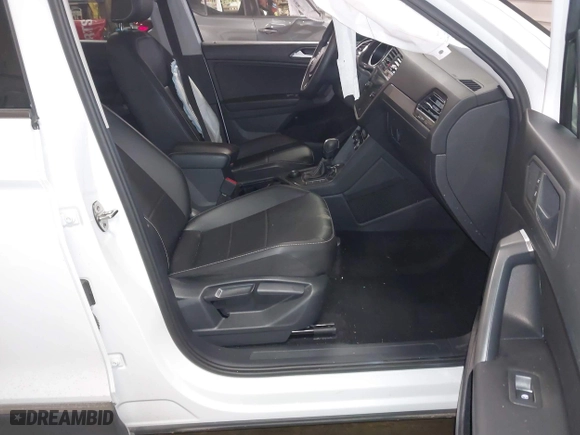 2021 Volkswagen Tiguan SE with VIN 3VV2B7AX1MM142501, listed as a IAAI auction lot 40983853 with 45,121 mi miles. Bid and sale history available at carsss.com. Image 5.