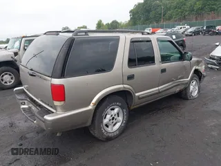 2000 Chevrolet Blazer LT with VIN 1GNDT13W9YK287456, listed as a IAAI auction lot 42450504 with 139,649 mi miles and . Bid and sale history available at DreamBid. Image 4.