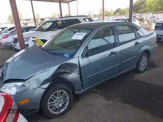 2005 Ford Focus S with VIN 1FAFP34N05W276945, listed as a IAAI auction lot 41889586 with 253,219 mi miles. Bid and sale history available at carsss.com. Image 2.