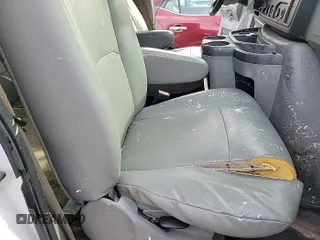 2013 Ford Econoline Passenger XL z VIN 1FBSS3BL5DDA49371, wystawiony jako IAAI lot #42520998 z przebiegiem 62 763 mil mil oraz . Historia ofert i sprzedaży dostępna na DreamBid. Obrazek 6.