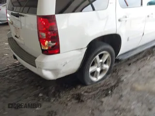 2007 Chevrolet Tahoe LT z VIN 1GNFC13097R131332, wystawiony jako IAAI lot #42113000 z przebiegiem 335 679 mil mil oraz . Historia ofert i sprzedaży dostępna na DreamBid. Obrazek 6.