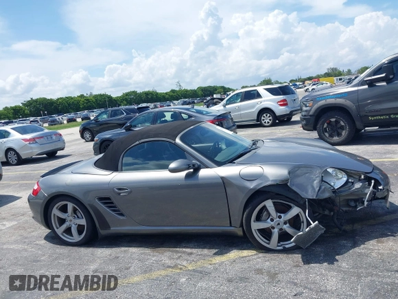2007 Porsche Boxster z VIN WP0CA29877U710966, wystawiony jako IAAI lot #39794748 z przebiegiem 147 803 mil mil oraz . Historia ofert i sprzedaży dostępna na DreamBid. Obrazek 13.