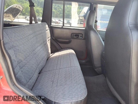 2000 Jeep Cherokee с VIN 1J4FF48S6YL129175, выставлен на аукционе Copart как лот 62481615 с пробегом Не указан миль и Списание • Salvage title. История ставок и продаж доступна на DreamBid. Изображение 11.