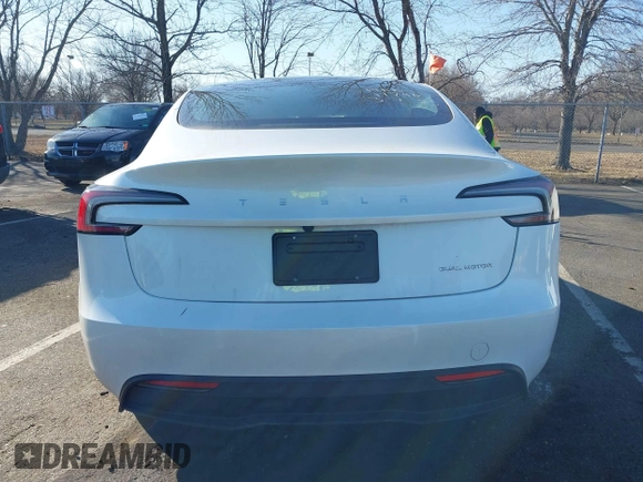 2025 Tesla Model 3 Long Range z VIN 5YJ3E1EB3SF911796, wystawiony jako IAAI lot #41753091 z przebiegiem 1 751 mil mil oraz . Historia ofert i sprzedaży dostępna na DreamBid. Obrazek 16.