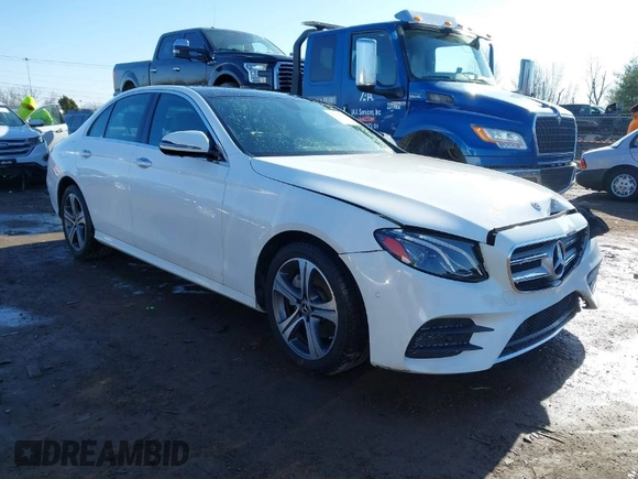 2019 Mercedes-Benz E-Class E 300 with VIN WDDZF4KB7KA544039, listed as a IAAI auction lot 41824267 with 67,072 mi miles. Bid and sale history available at carsss.com. Image 1.
