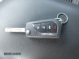 2019 Toyota Camry LE z VIN 4T1B11HK8KU161060, wystawiony jako IAAI lot #42255778 z przebiegiem 104 827 mil mil oraz . Historia ofert i sprzedaży dostępna na DreamBid. Obrazek 11.