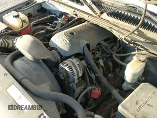 2001 Chevrolet Suburban LT z VIN 3GNFK16T21G140860, wystawiony jako IAAI lot #41408412 z przebiegiem 141 322 mil mil oraz . Historia ofert i sprzedaży dostępna na DreamBid. Obrazek 12.