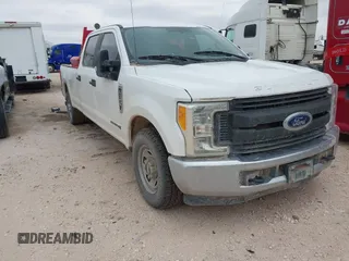 2017 Ford F-350 XL z VIN 1FT7W3AT5HED28231, wystawiony jako IAAI lot #42365678 z przebiegiem Nie podano mil oraz . Historia ofert i sprzedaży dostępna na DreamBid. Obrazek 1.