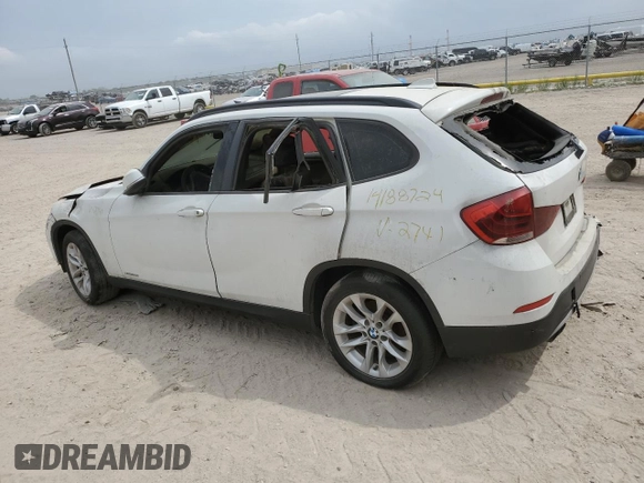 2015 BMW X1 xDrive28i z VIN WBAVL1C5XFVY32741, wystawiony jako Copart lot #70323344 z przebiegiem Nie podano mil oraz Szkoda całkowita • Salvage title. Historia ofert i sprzedaży dostępna na DreamBid. Obrazek 2.