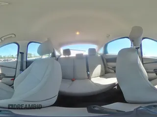 2018 Ford Focus SE z VIN 1FADP3F29JL295712, wystawiony jako Copart lot #53361485 z przebiegiem 55 857 mil mil oraz Szkody całkowita. Historia ofert i sprzedaży dostępna na DreamBid. Obrazek 13.
