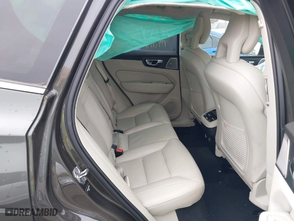 2018 Volvo XC60 Inscription with VIN YV4A22RL1J1020290, listed as a IAAI auction lot 41917775 with 54,295 mi miles. Bid and sale history available at carsss.com. Image 8.
