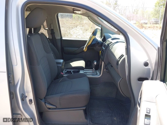2011 Nissan Pathfinder SV with VIN 5N1AR1NN1BC626741, listed as a IAAI auction lot 41957479 with 204,128 mi miles. Bid and sale history available at carsss.com. Image 5.