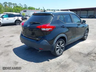 2018 Nissan Kicks SV with VIN 3N1CP5CU6JL533630, listed as a IAAI auction lot 42042097 with 165,299 mi miles. Bid and sale history available at carsss.com. Image 4.
