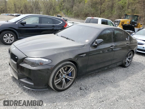2013 BMW M5 z VIN WBSFV9C54DD095421, wystawiony jako Copart lot #53492515 z przebiegiem Nie podano mil oraz Szkoda całkowita • Salvage title. Historia ofert i sprzedaży dostępna na DreamBid. Obrazek 1.