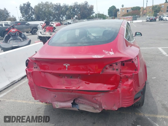 2020 Tesla Model 3 Standard Range Plus z VIN 5YJ3E1EA7LF806266, wystawiony jako IAAI lot #42242694 z przebiegiem 42 044 mil mil oraz . Historia ofert i sprzedaży dostępna na DreamBid. Obrazek 17.