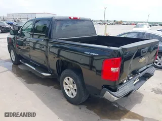 2007 Chevrolet Silverado 1500 LT w/1LT with VIN 2GCEC13C471510651, listed as a IAAI auction lot 42013351 with 144,185 mi miles. Bid and sale history available at carsss.com. Image 3.