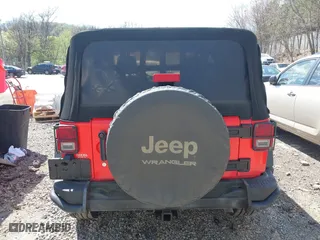2013 Jeep Wrangler Sahara with VIN 1C4AJWBG8DL581783, listed as a IAAI auction lot 42126522 with 40,101 mi miles. Bid and sale history available at carsss.com. Image 17.