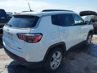 2022 Jeep Compass Latitude with VIN 3C4NJCBB0NT187365, listed as a IAAI auction lot 41691559 with 93,576 mi miles and . Bid and sale history available at carsss.com. Image 4.