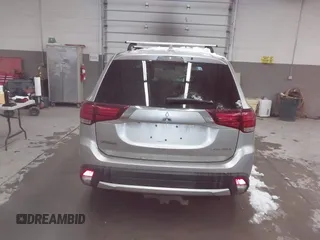 2018 Mitsubishi Outlander ES z VIN JA4AD2A30JZ011486, wystawiony jako IAAI lot #41247304 z przebiegiem 118 248 mil mil oraz . Historia ofert i sprzedaży dostępna na DreamBid. Obrazek 16.