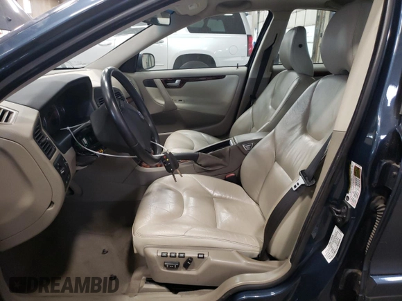 2006 Volvo S60 2.5T with VIN YV1RH592862554749, listed as a Copart auction lot 53538585 with 86,040 mi miles and Clean Title. Bid and sale history available at carsss.com. Image 7.