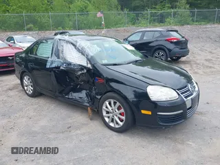2010 Volkswagen Jetta Limited Edition z VIN 3VWRZ7AJXAM161335, wystawiony jako IAAI lot #42326387 z przebiegiem 111 967 mil mil oraz . Historia ofert i sprzedaży dostępna na DreamBid. Obrazek 1.