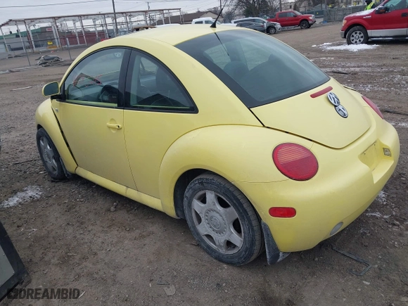 2000 Volkswagen New Beetle GLS with VIN 3VWCC21C9YM485902, listed as a IAAI auction lot 41283215 with 149,528 mi miles. Bid and sale history available at carsss.com. Image 3.