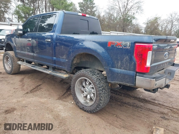 2018 Ford Super Duty F-250 SRW XL with VIN 1FT7W2B62JEB96232, listed as a IAAI auction lot 41705890 with 122,200 mi miles. Bid and sale history available at carsss.com. Image 3.