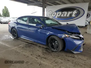 2025 Toyota Camry LE z VIN 4T1DAACK9SU164954, wystawiony jako Copart lot #60821285 z przebiegiem 9 924 mil mil oraz Szkoda całkowita • Salvage title. Historia ofert i sprzedaży dostępna na DreamBid. Obrazek 4.