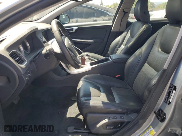 2013 Volvo S60 T5 Premier z VIN YV1612FS3D1220500, wystawiony jako Copart lot #59050505 z przebiegiem 116 584 mil mil oraz Czysty tytuł • Clean title. Historia ofert i sprzedaży dostępna na DreamBid. Obrazek 7.