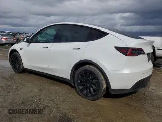 2022 Tesla Model Y Long Range with VIN 7SAYGDEE2NF403385, listed as a Copart auction lot 48594095 with 39,443 mi miles and Salvage Title. Bid and sale history available at DreamBid. Image 2.