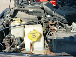 2000 Jeep Wrangler SE with VIN 1J4FA29P4YP773084, listed as a IAAI auction lot 43228933 with 114,188 mi miles and . Bid and sale history available at DreamBid. Image 12.