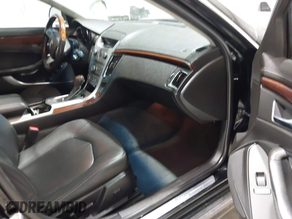 2013 Cadillac CTS Premium z VIN 1G6DS5E34D0103328, wystawiony jako IAAI lot #41501406 z przebiegiem 157 633 mil mil oraz . Historia ofert i sprzedaży dostępna na DreamBid. Obrazek 5.