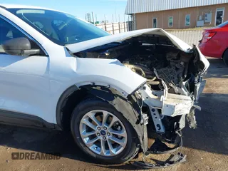 2022 Ford Escape SE z VIN 1FMCU0G64NUB64536, wystawiony jako IAAI lot #41834238 z przebiegiem 31 686 mil mil oraz . Historia ofert i sprzedaży dostępna na DreamBid. Obrazek 6.