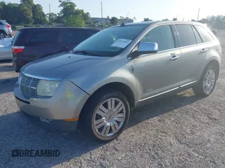 2008 Lincoln MKX z VIN 2LMDU88C28BJ18533, wystawiony jako IAAI lot #42273562 z przebiegiem 154 752 mil mil oraz . Historia ofert i sprzedaży dostępna na DreamBid. Obrazek 2.