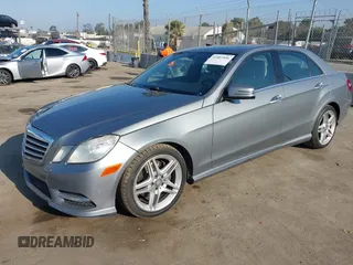 2013 Mercedes-Benz E 350 Luxury z VIN WDDHF5KB0DA745639, wystawiony jako IAAI lot #42407026 z przebiegiem 305 400 mil mil oraz . Historia ofert i sprzedaży dostępna na DreamBid. Obrazek 18.