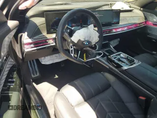 2024 BMW i7 M70 z VIN WBY83EH05RCP88571, wystawiony jako Copart lot #67134844 z przebiegiem 8118 mil mil oraz Szkody całkowita. Historia ofert i sprzedaży dostępna na DreamBid. Obrazek 8.