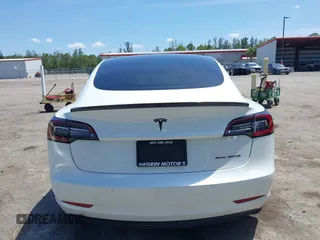 2022 Tesla Model 3 Long Range z VIN 5YJ3E1EB4NF163001, wystawiony jako IAAI lot #42211705 z przebiegiem 53 487 mil mil oraz . Historia ofert i sprzedaży dostępna na DreamBid. Obrazek 17.